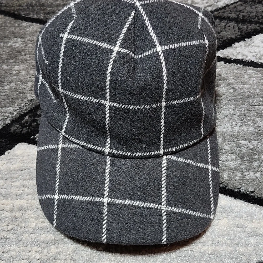 A NEW DAY FLANNEL GRAY & WHITE PLAID BASEBALL CAP HAT